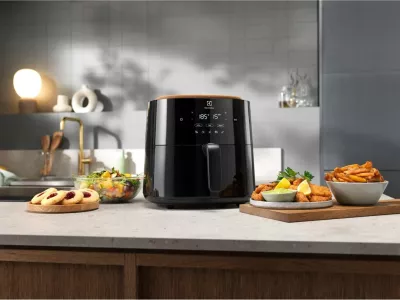 Fritezë me ajër të nxehtë Electrolux EAF5B, 5L, 1500W, e zezë