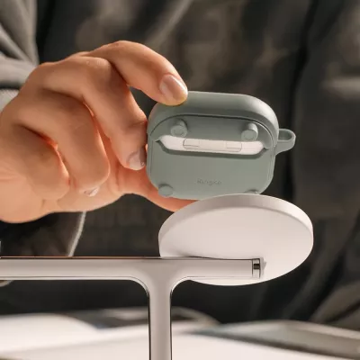 Mbështjellës Ringke Onyx MagSafe për Apple AirPods 4, e kuqe e lehtë, me karabiner
