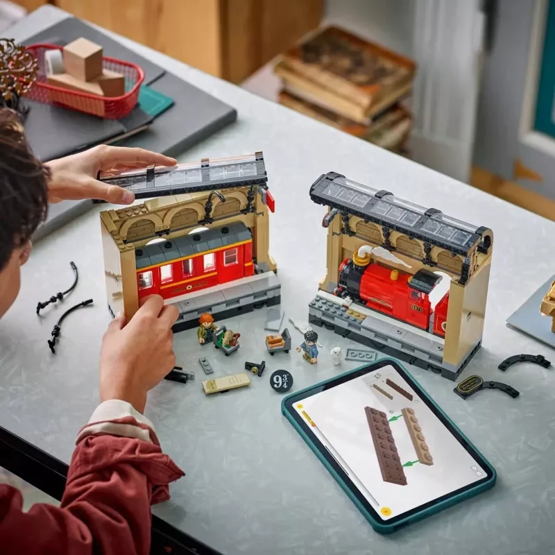 Set LEGO Harry Potter 76450 Book nook: Hogwarts Express, 832 pjesë