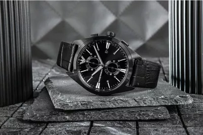 Orë dore për meshkuj Emporio Armani, e zezë