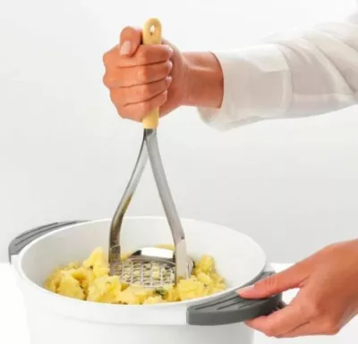 Shtypëse patatesh 2-në-1 me lugë Brabantia Tasty+ MPN 229503, inox, e verdhë