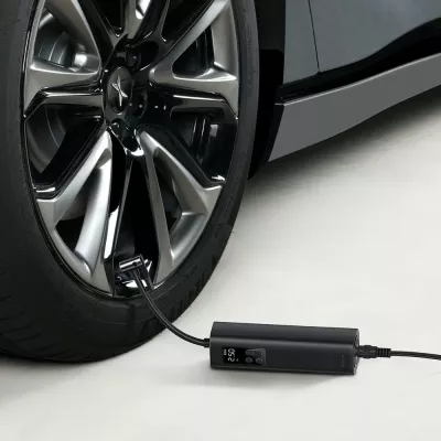 Kompresor mini për goma Baseus CRCQ000001, 12V, 120W, i zi