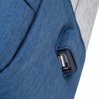 Çantë shpine për laptop RivaCase Prater 7562 15.6\" me portë USB, repelente ndaj ujit, gri/blu e errët