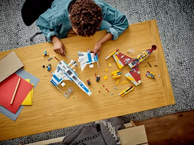 Set ndërtimi LEGO Star Wars New Republic E-Wing vs Shin Hati’s Starfighter 1056 pjesë, shumëngjyrësh