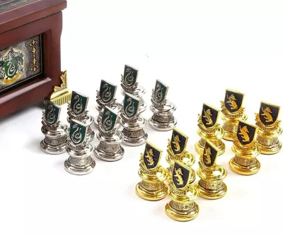 Set shahu NOBLE COLLECTION Harry Potter Quidditch Chess, 34 cm, 4 sete figurash (argjend/ari)
