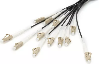 Kabllo optike Digitus LWL Patchkabel LC-UPC 100m OM4 12 fibra, e zezë