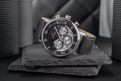 Orë dore për meshkuj Tommy Hilfiger, e zezë