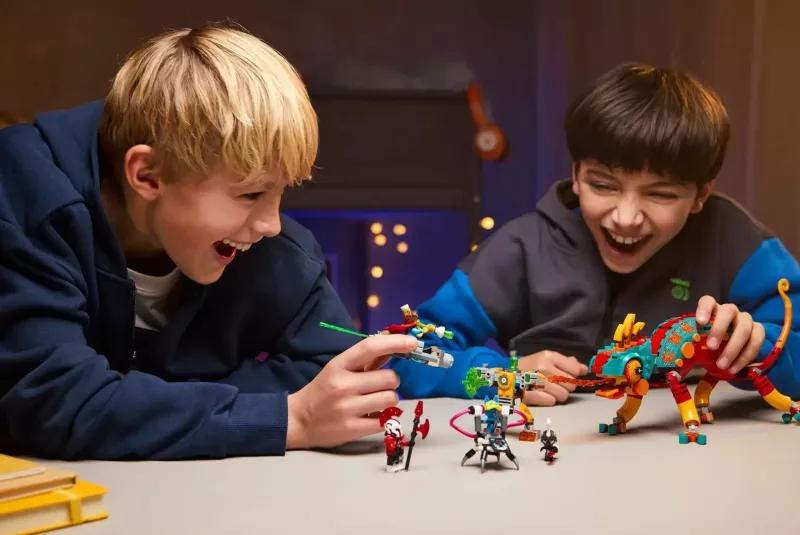 Set LEGO DREAMZZZ Mateo's Fire Chameleon 71492, 443 pjesë, me 2 minifigura, shumëngjyrësh