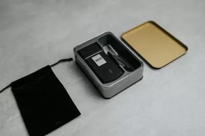 Makinë rroje Wahl Travel Shaver 03615-1016, folje, me bateri 45 min, karikim 480 min, set me qese + fletë prerëse rezervë + brushë pastrimi, e zezë
