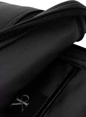 Çantë crossbody Calvin Klein LV04D3449G për meshkuj, e zezë