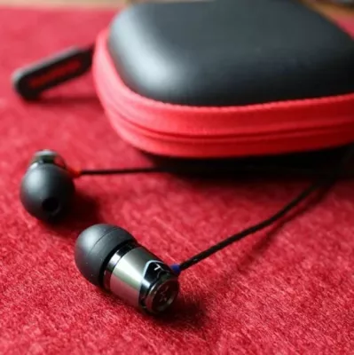 Kufje in-ear SoundMagic E10C, jack 3.5 mm, me mikrofon dhe kontroll volumit, zezë
