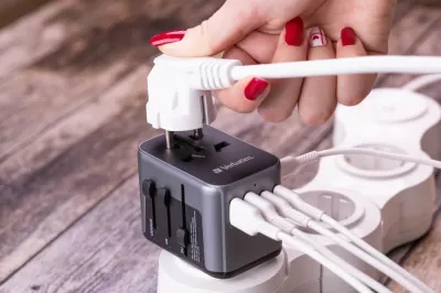 Adapter udhëtimi universal Verbatim UTA-03 Global 49545, i zi