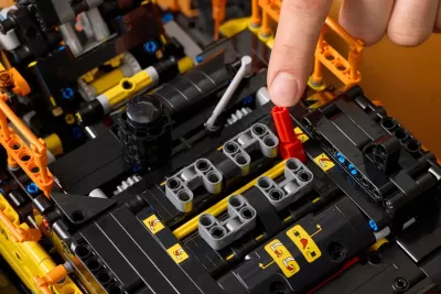 Set LEGO Technic Volvo EC500 Hybrid Excavator, 42215, për të rritur, e zezë/verdhe