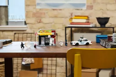 Set LEGO Marvel 76311 Miles Morales vs. The Spot